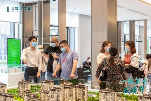 金輝·優(yōu)步學(xué)府景觀示范區(qū)開(kāi)放